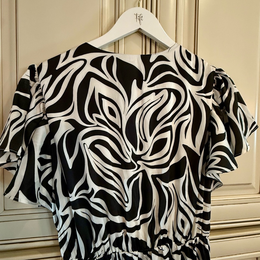 Nicole Miller! Black and White Patterned Dress - Picture 7 of 8